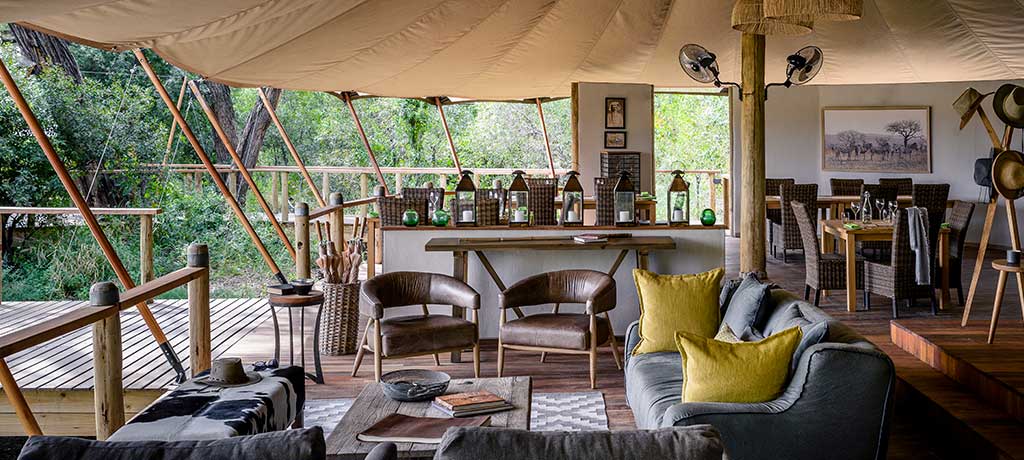 Africa-Botswana-Sanctuary-Stanleys-Camp-Bar