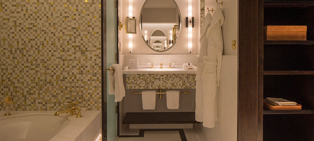 Europe-UK-London-Four-Seasons-Hotel-London-Ten-Trinity-Square-executive Bathroom